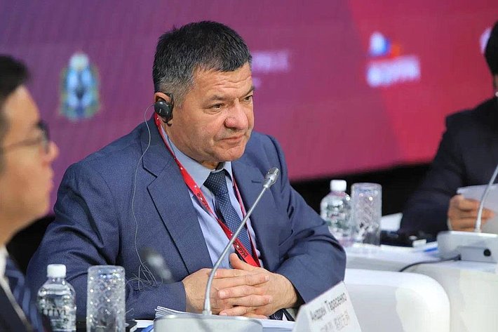 Сессия «Остров Большой Уссурийский: новый вектор развития трансграничного сотрудничества» Российско-Китайского форума в г. Хабаровске