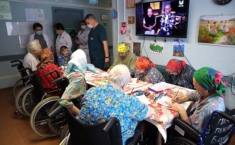 Елена Бибикова посетила государственное бюджетное учреждение социального обслуживания Псковской области «Великолукский дом-интернат для престарелых и инвалидов»