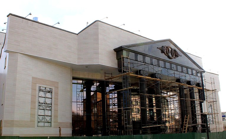 Баир Жамсуев в ходе поездки в регион ознакомился с завершающим этапом ремонта Драматического театра в г. Чите
