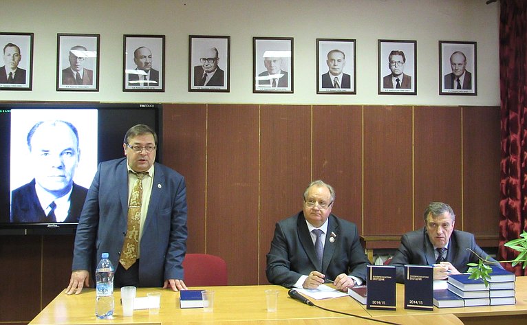 Виктор Кондрашин принял участие в открытии Центра экономической истории Института российской истории РАН