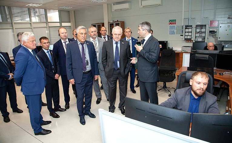 В рамках выездного заседания Комитета СФ по обороне и безопасности сенаторы посетили ряд социально значимых предприятий Свердловской области