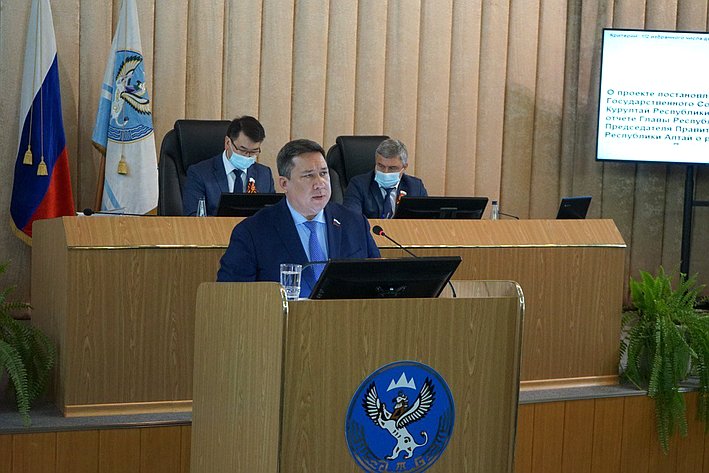 Владимир Полетаев высткпил на заседании очередной сессии Государственного Собрания – Эл Курултай Республики Алтай
