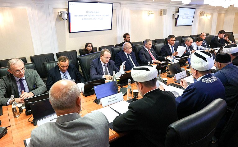 Расширенное совещание по итогам проведения хаджа 2025 года
