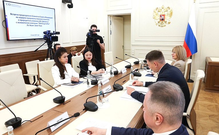 Александр Двойных встретился в Совете Федерации с основательницей крупнейшей вьетнамской компании по производству кофе и напитков Ле Хоанг Зиеп Тхао