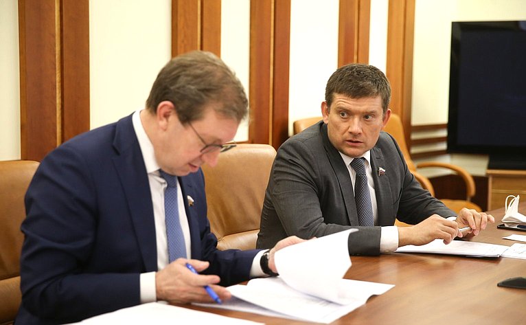Правительственное совещание с участием Н. Журавлева и А. Майорова