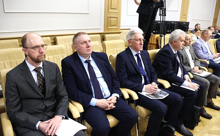 Парламентские слушания на тему «Вопросы управления комплексами индивидуальных жилых домов»