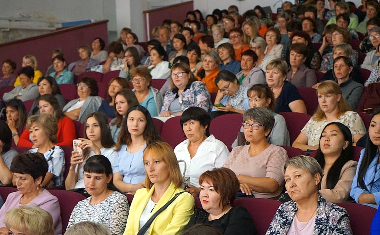 Владимир Полетаев в ходе работы в регионе принял участие в районном августовском совещании педагогических работников
