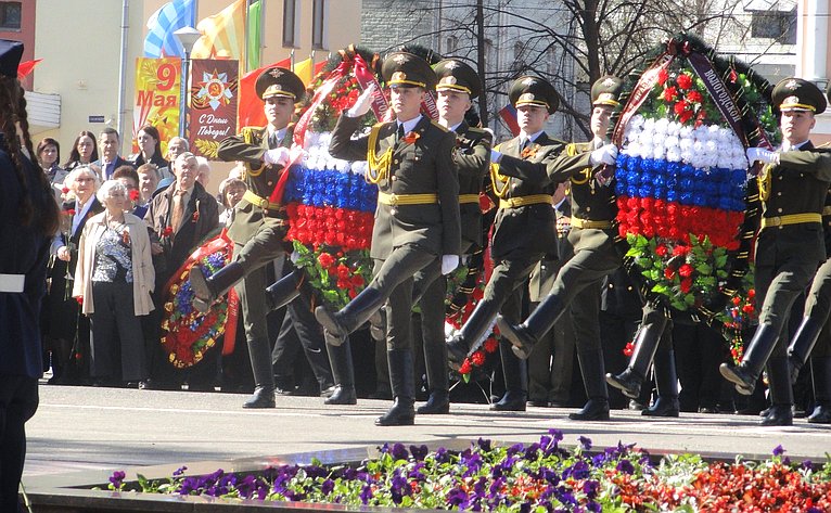 Николай Тихомиров принял участие в торжественной церемонии возложения цветов к Мемориалу «Вечный огонь Славы»
