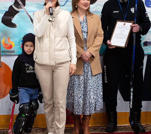 Маргарита Павлова оказала поддержку участию в спортивном мероприятии – хоккее в валенках с мячом — команде детей с ментальными особенностями развития и аутизмом