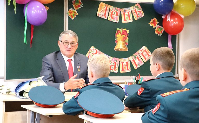 Юрий Воробьев рассказал ребятам об организации государственной власти в Российской Федерации