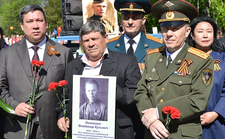 Владимир Полетаев принял участие в праздничных мероприятиях, посвященных 72-летию Победы в Великой Отечественной войне, в Горно-Алтайске