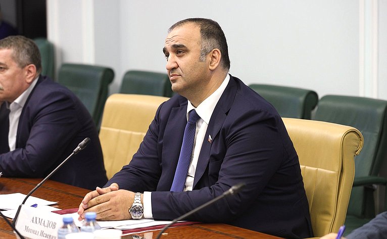 Заместитель председателя Комитета СФ по социальной политике Мохмад Ахмадов