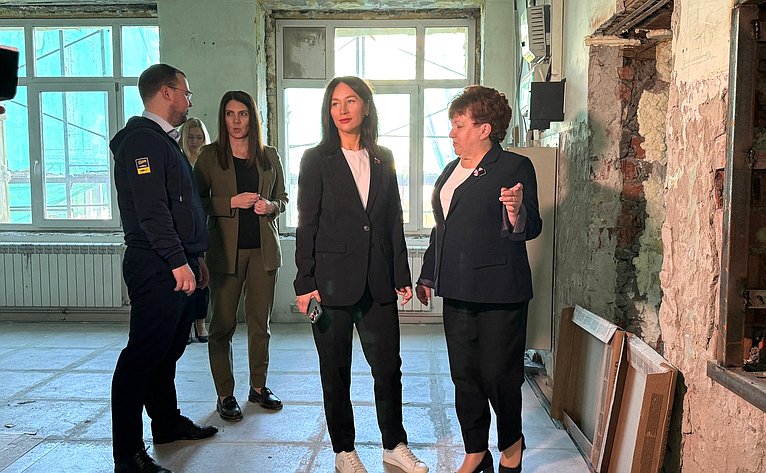 Елена Дягилева в рамках рабочей поездки посетила образовательные учреждения региона