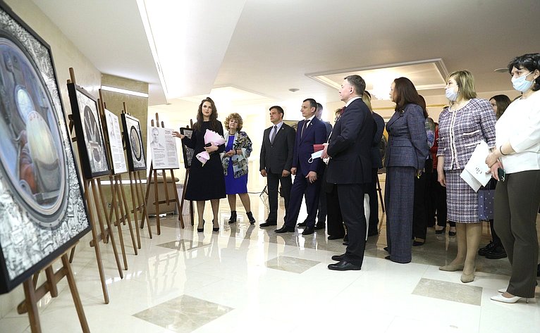 В Совете Федерации открылась выставка «Время первых»