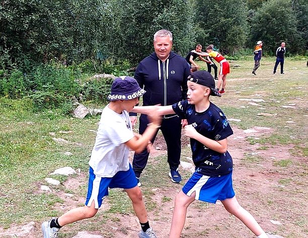 Денис Гусев организовал поездку для 20 юных спортсменов-боксеров из Донецкой и Луганской Народных Республик на одну из лучших спортивных баз в Эльбрусском районе Кабардино-Балкарской Республики