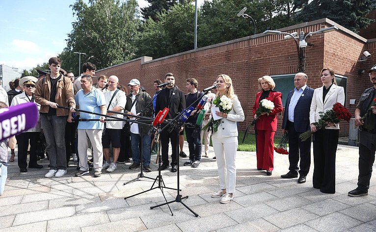 Сенаторы РФ приняли участие в Акции памяти детей Донбасса