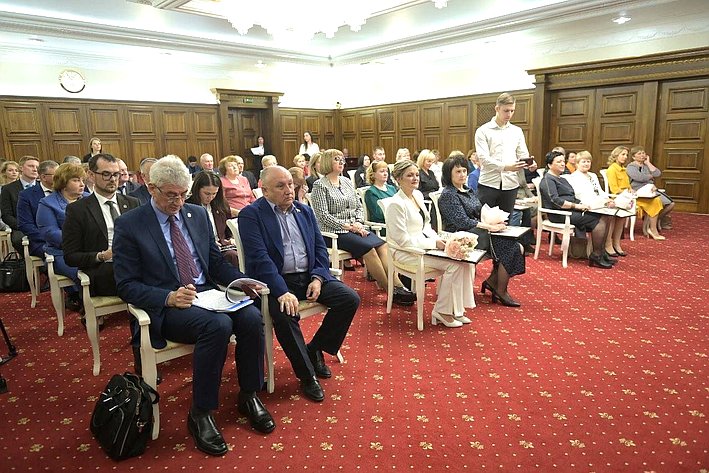 Андрей Базилевский принял участие во встрече губернатора Михаила Дегтярева с представителями профсоюзных организаций края