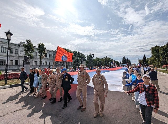 Сергей Рябухин в Ульяновской области принял участие в мероприятиях, посвященных Дню государственного флага России