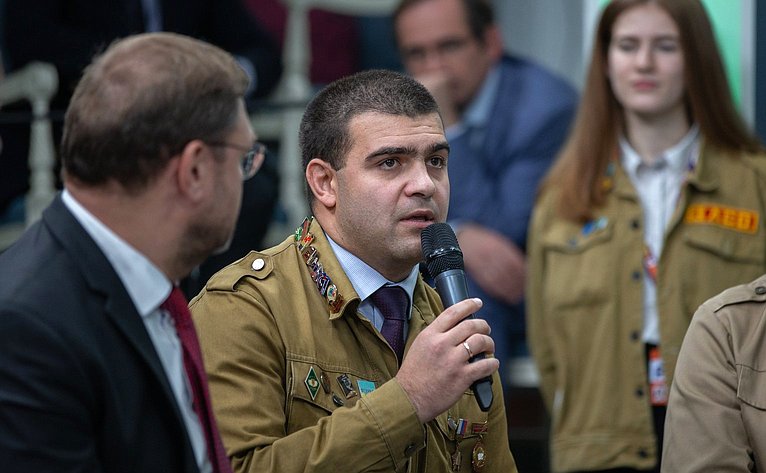Встреча сенаторов с участниками Всероссийского слёта студенческих отрядов