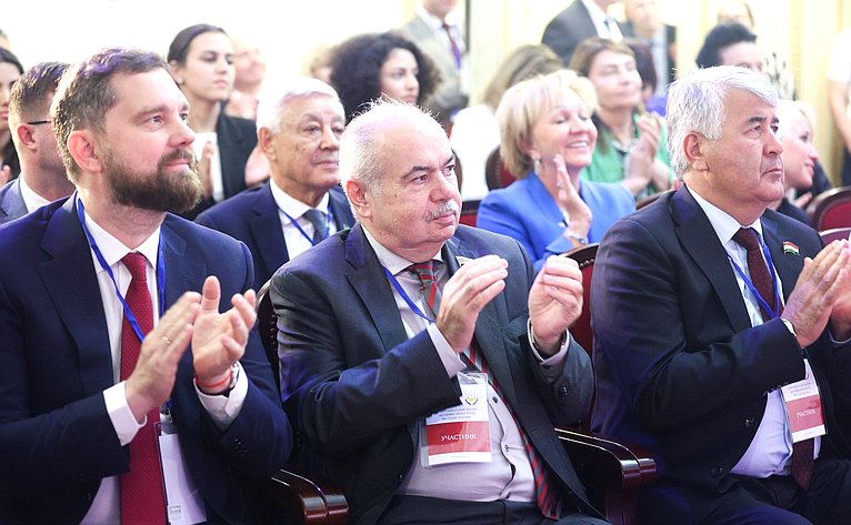 Сенаторы РФ приняли в Дагестане участие в мероприятиях в честь 100-летия Р. Гамзатова