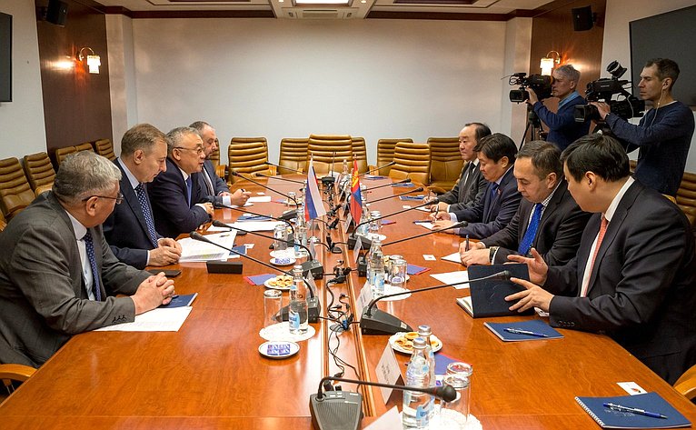 Встреча Б. Жамсуева и А. Варфоломеева с членом Великого Государственного Хурала Монголии Бямбасурэнгийном Энх-Амгаланом