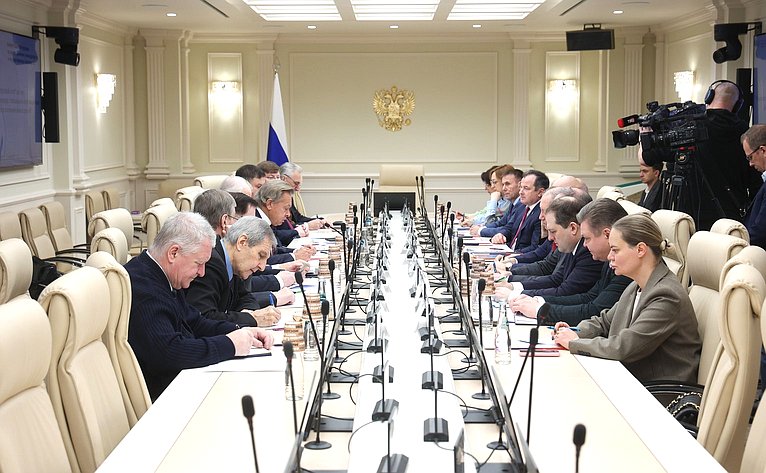 Круглый стол Комиссии Совета Федерации по информационной политике и взаимодействию со СМИ «К новому миропорядку: глобальная информационная динамика и осознание новых реалий»