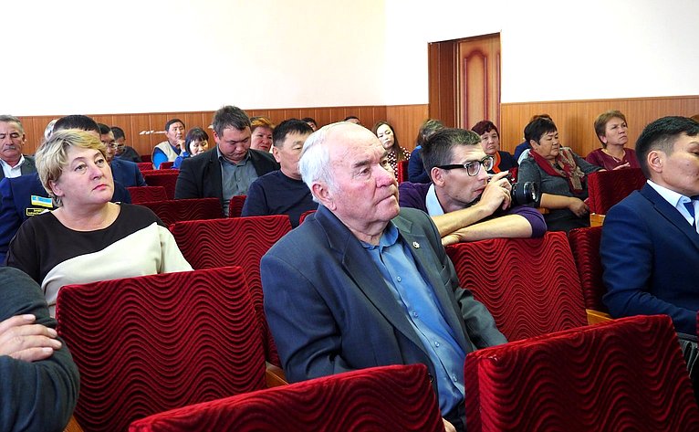 Вячеслав Наговицын встретился с главами поселений, депутатами и жителями Джидинского района