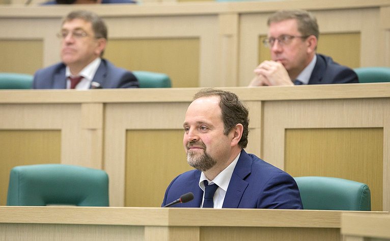 Министр природных ресурсов РФ С. Донской