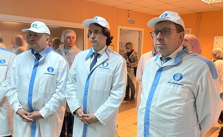 Алексей Майоров провел выездное совещание Комитета, посвященное вопросам внедрения новых технологий в молочной отрасли и производства бутилированной воды