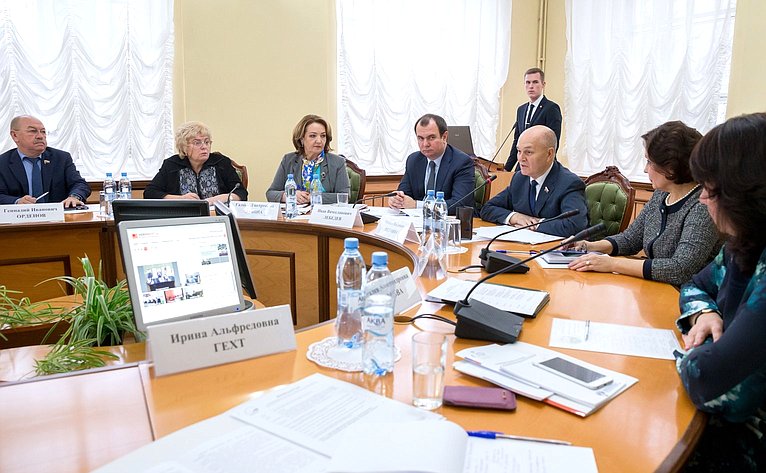 Михаил Щетинин провел парламентские слушания на тему «Ключевые факторы развития аграрного образования»