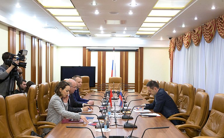 Встреча Мурата Хапсирокова с Чрезвычайным и Полномочным Послом Турецкой Республики в РФ Мехметом Самсаром