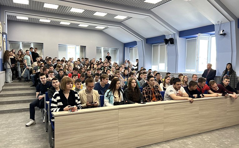 Маргарита Павлова в ходе поездки в регион посетила Институт права Южно-Уральского государственного университета