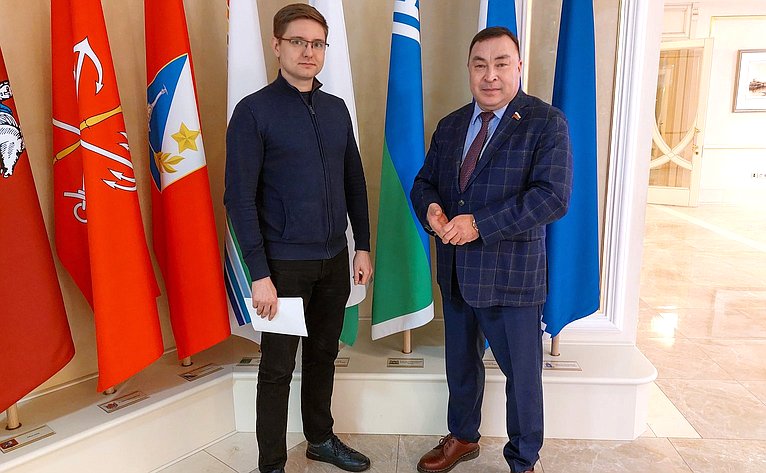 Александр Новьюхов провел встречу с председателем Молодежного парламента Думы Югры