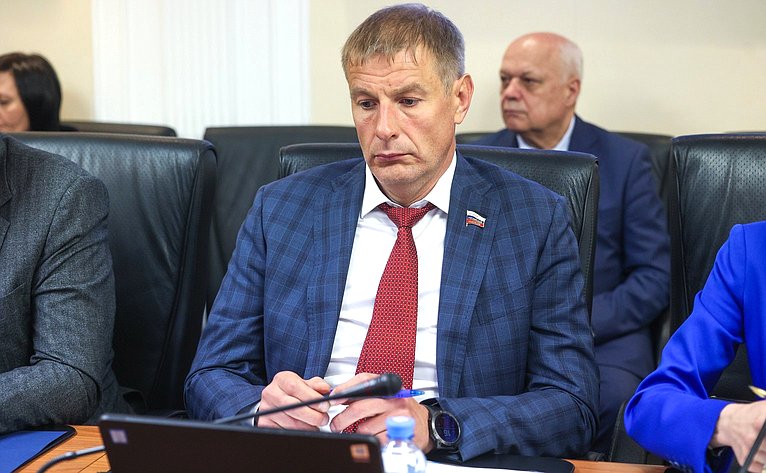 Олег Земцов