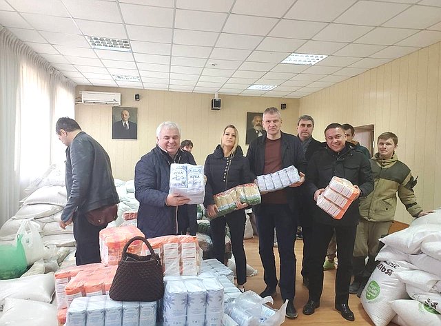 Айрат Гибатдинов посетил Луганскую Народную Республику, где совместно с депутатами Государственной Думы передал более 45 тонн гуманитарной помощи для жителей ЛНР