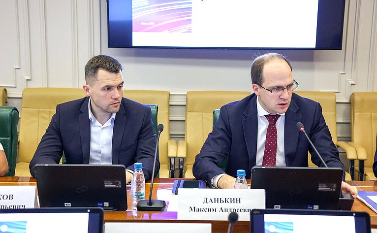 Круглый стол на тему «Обеспечение устойчивого развития арктических поселков и сел»