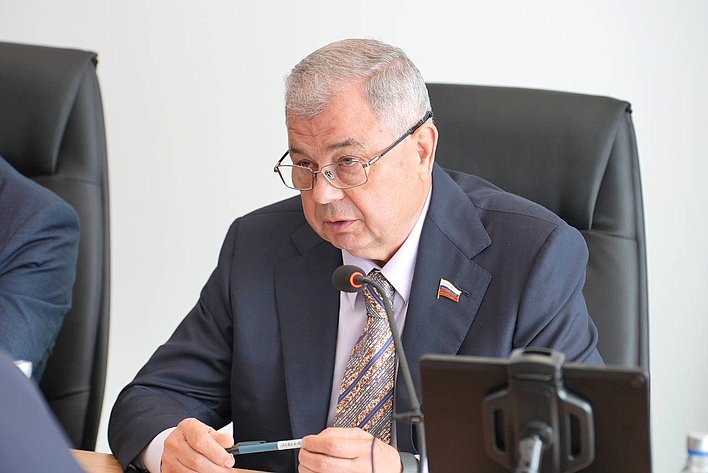 Председатель Комитета СФ по бюджету и финансовым рынкам Анатолий Артамонов