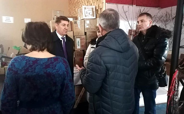 Андрей Шевченко посетил центр сбора гуманитарной помощи в Оренбурге