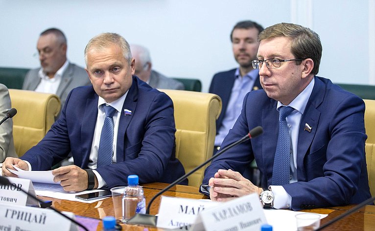 Владимир Харламов провел заседание рабочей группы СФ по совершенствованию законодательства в области развития потребительской кооперации