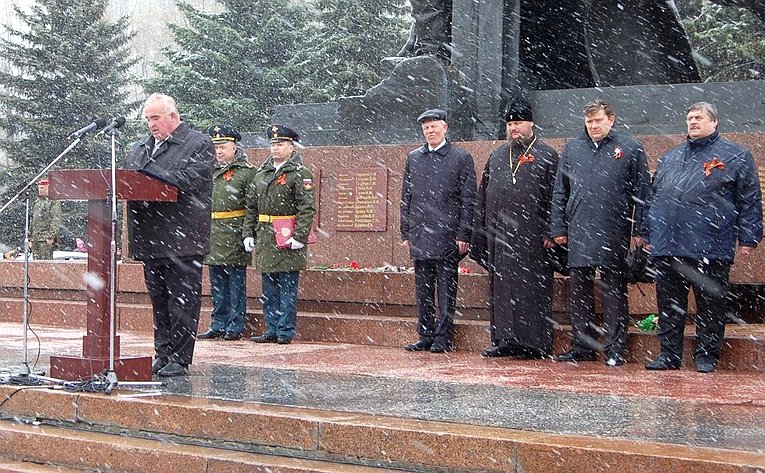Михаил Козлов в ходе поездки в регион принял участие в памятных акциях, посвященных Дню Победы