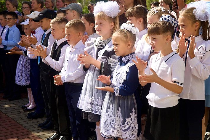 Александр Савин принял участие в торжественной линейке, посвященной Дню знаний