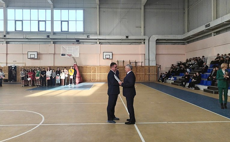 Сергей Михайлов посетил церемонию открытия финальных игр десятого юбилейного регионального этапа Чемпионата Школьной Баскетбольной Лиги «КЭС-БАСКЕТ»