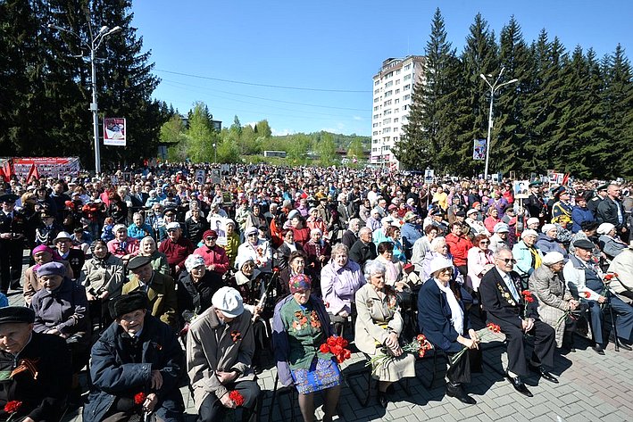 Владимир Полетаев принял участие в праздничных мероприятиях, посвященных 72-летию Победы в Великой Отечественной войне, в Горно-Алтайске