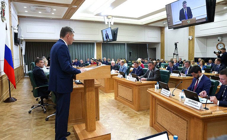 Встреча сенаторов Российской Федерации с Министром экономического развития РФ Максимом Решетниковым в формате «Открытого диалога»
