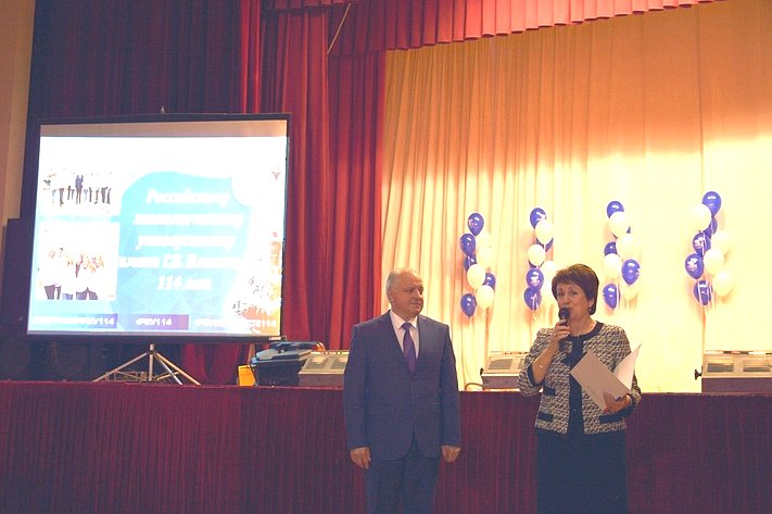 Екатерина Алтабаева поздравила коллектив Севастопольского филиала с днем рождения головного вуза