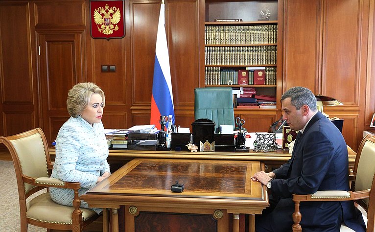 Валентина Матвиенко встретилась с врио губернатора Курской области Александром Хинштейном