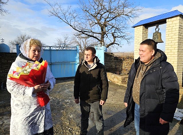 Ольга Бас посетила храм Благоверного князя Александра Невского в Лутугинском округе ЛНР