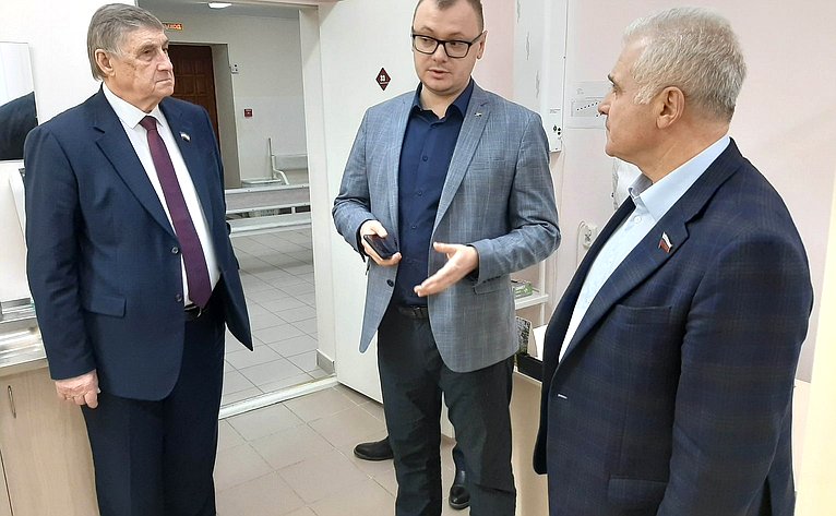 Сергей Мартынов в ходе поездки в регион посетил Республиканский клинический госпиталь ветеранов войн