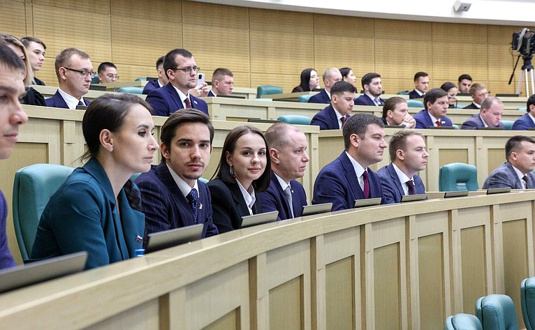 Пленарное заседание Палаты молодых законодателей при Совете Федерации