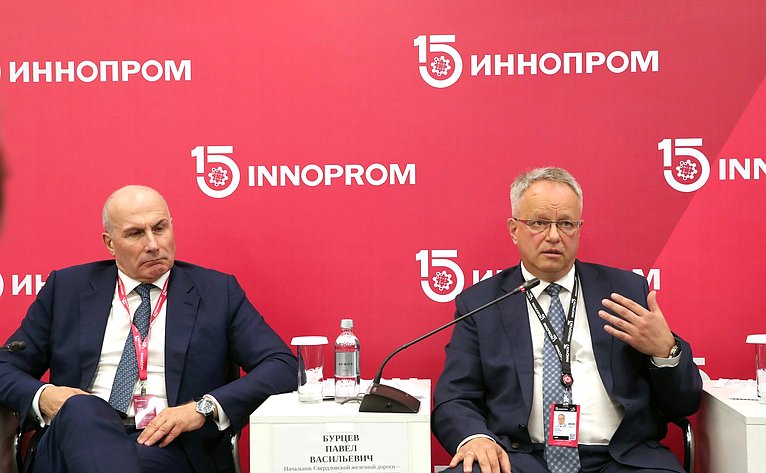 Александр Высокинский выступил модератором экспертной сессии первого дня международной промышленной выставки ИННОПРОМ в Екатеринбурге (фото Руслан Казаков)